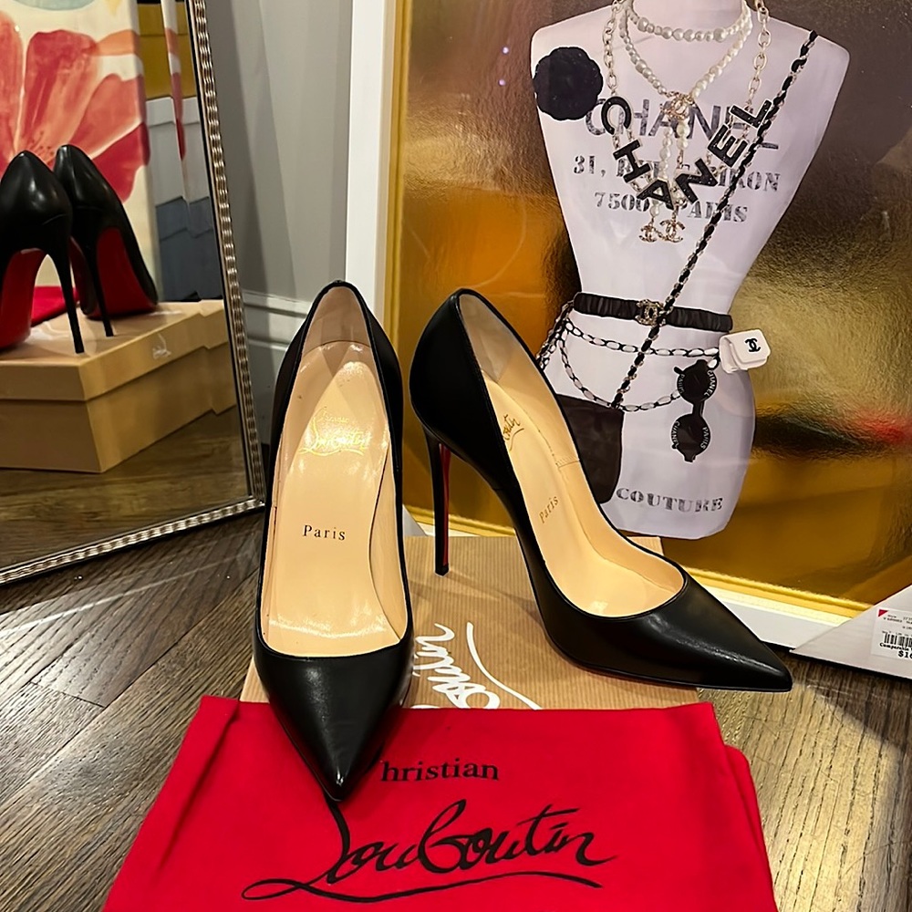 Authentic Louboutin So Kate red bottom heels👠